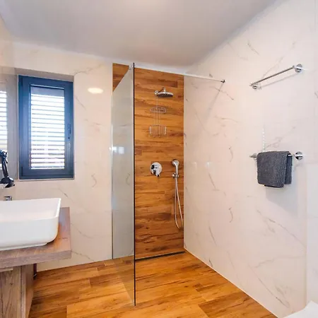 Διαμέρισμα Luxury Sea View *