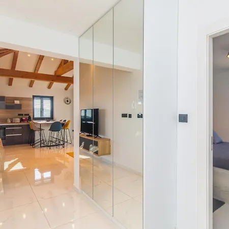 Luxury Sea View Apartament Punat